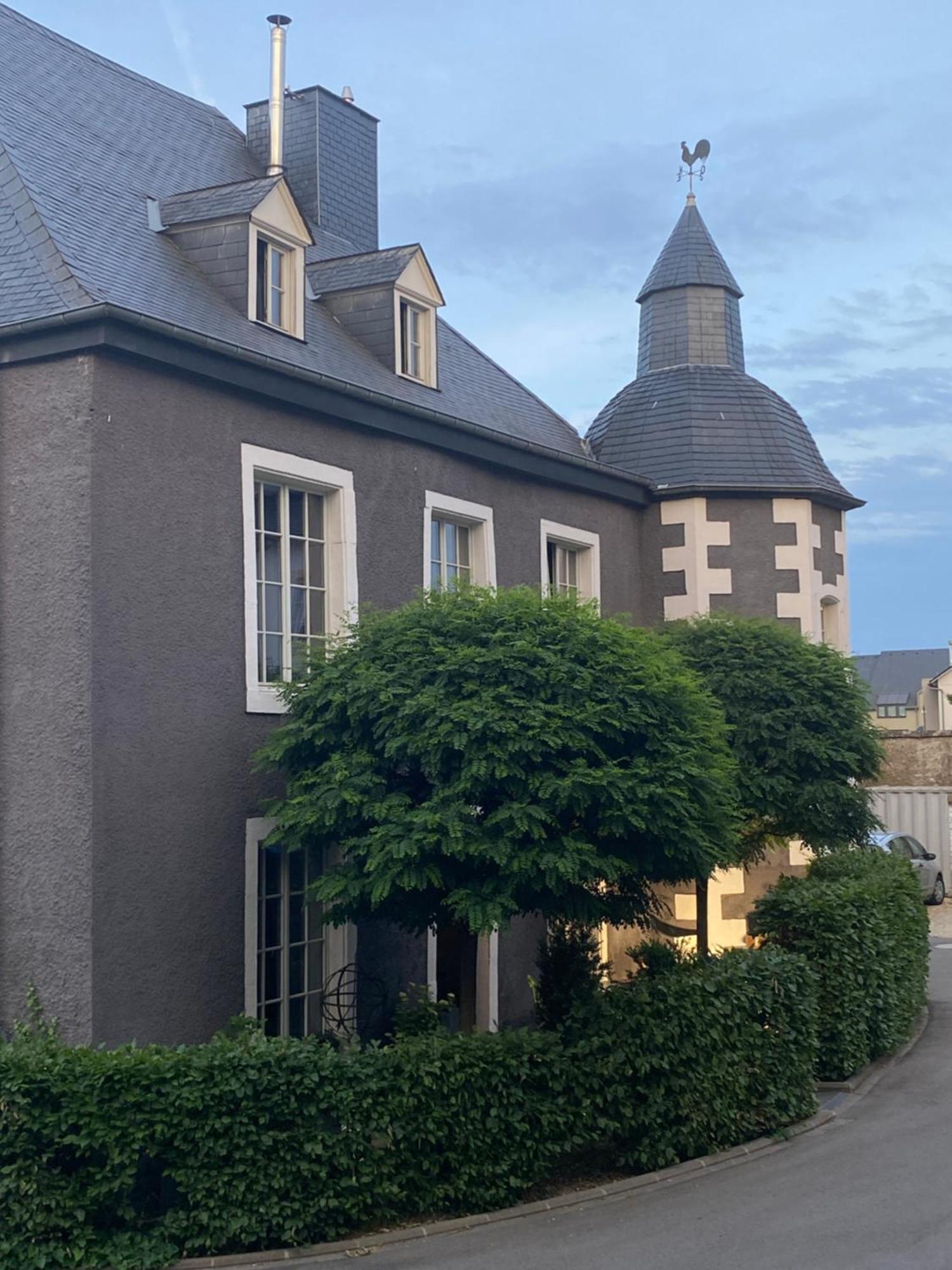 Guest house Chateau De *